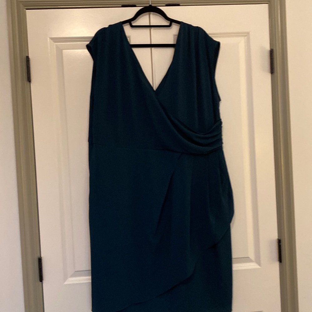 City Chic dress, green size L/20, sleeveless knee length